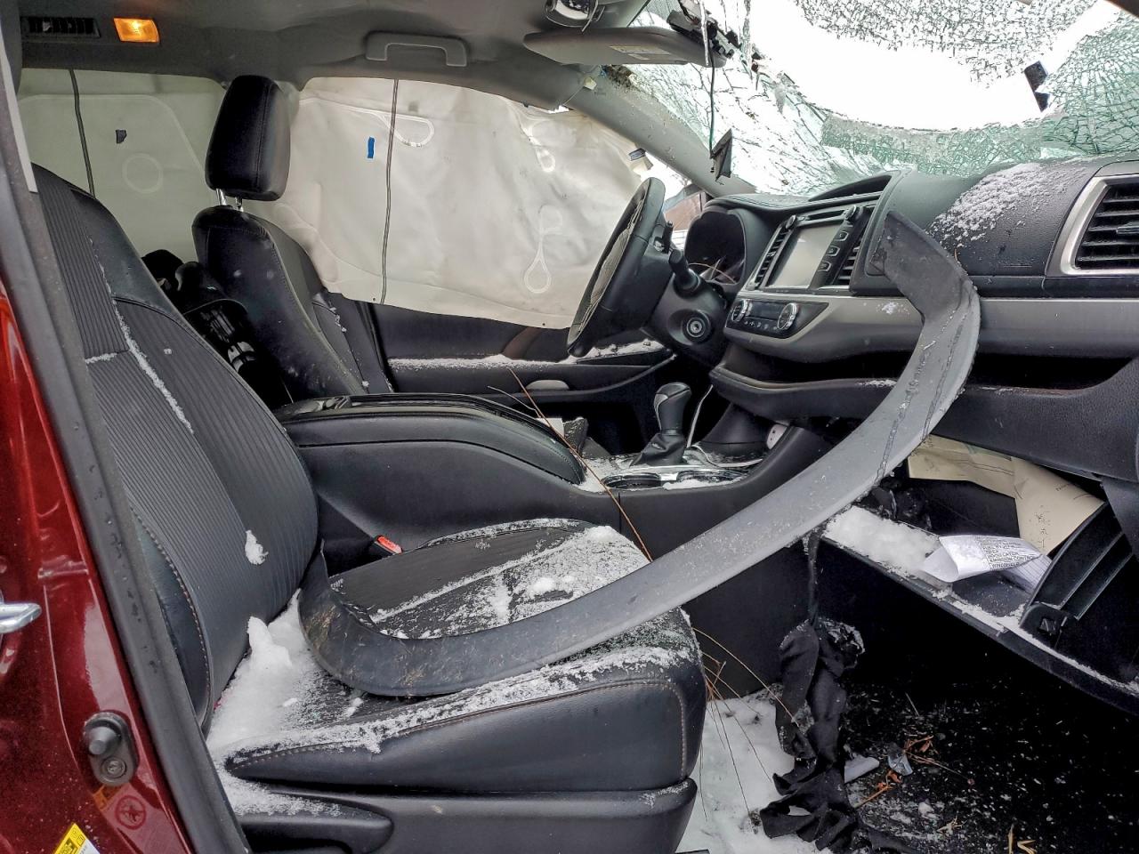 2017 TOYOTA HIGHLANDER LE photo 13