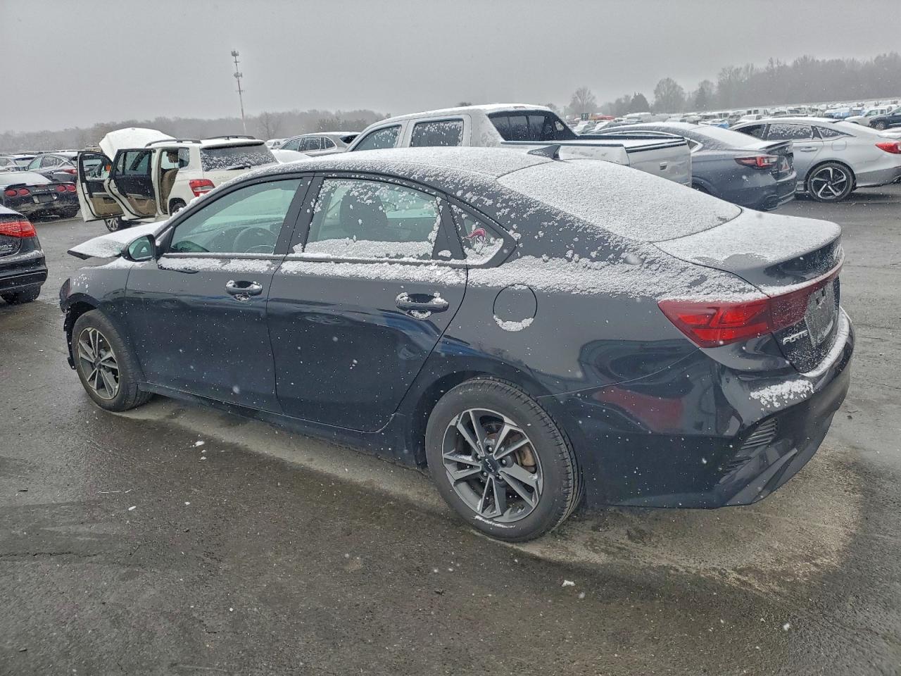 2023 KIA FORTE LX photo 4