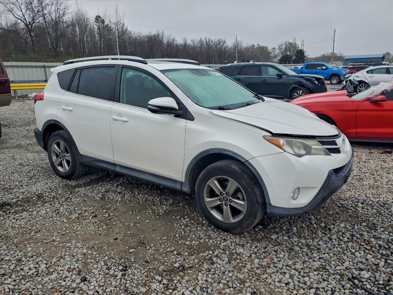 2015 TOYOTA RAV4 XLE photo 4