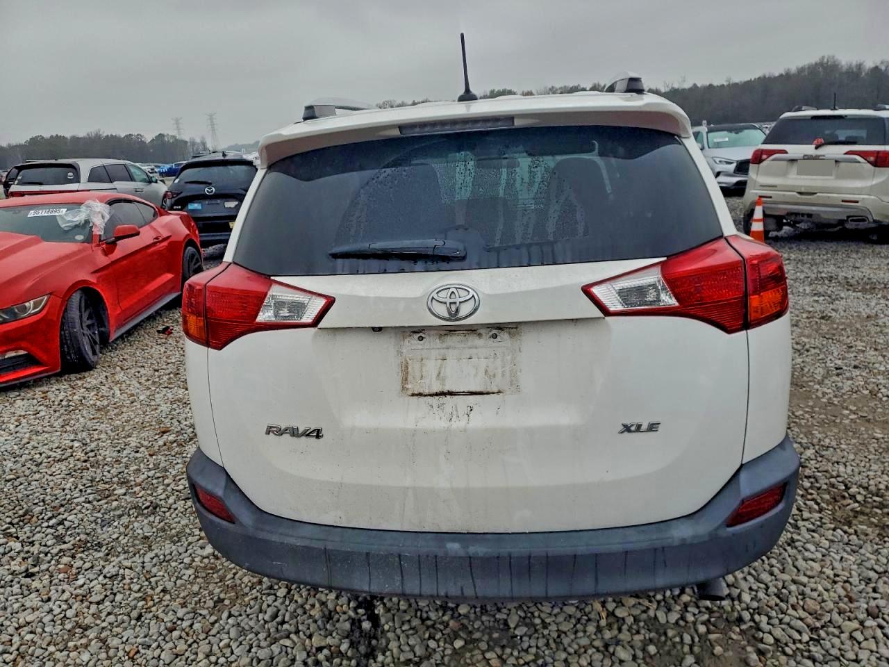 2015 TOYOTA RAV4 XLE photo 6