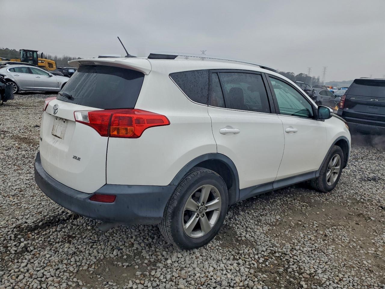 2015 TOYOTA RAV4 XLE photo 3