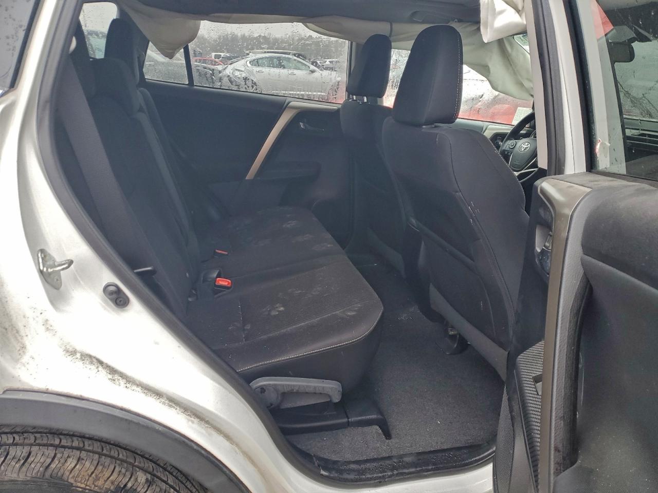 2015 TOYOTA RAV4 XLE photo 11
