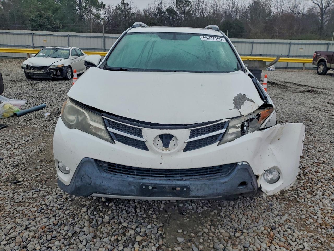 2015 TOYOTA RAV4 XLE photo 5