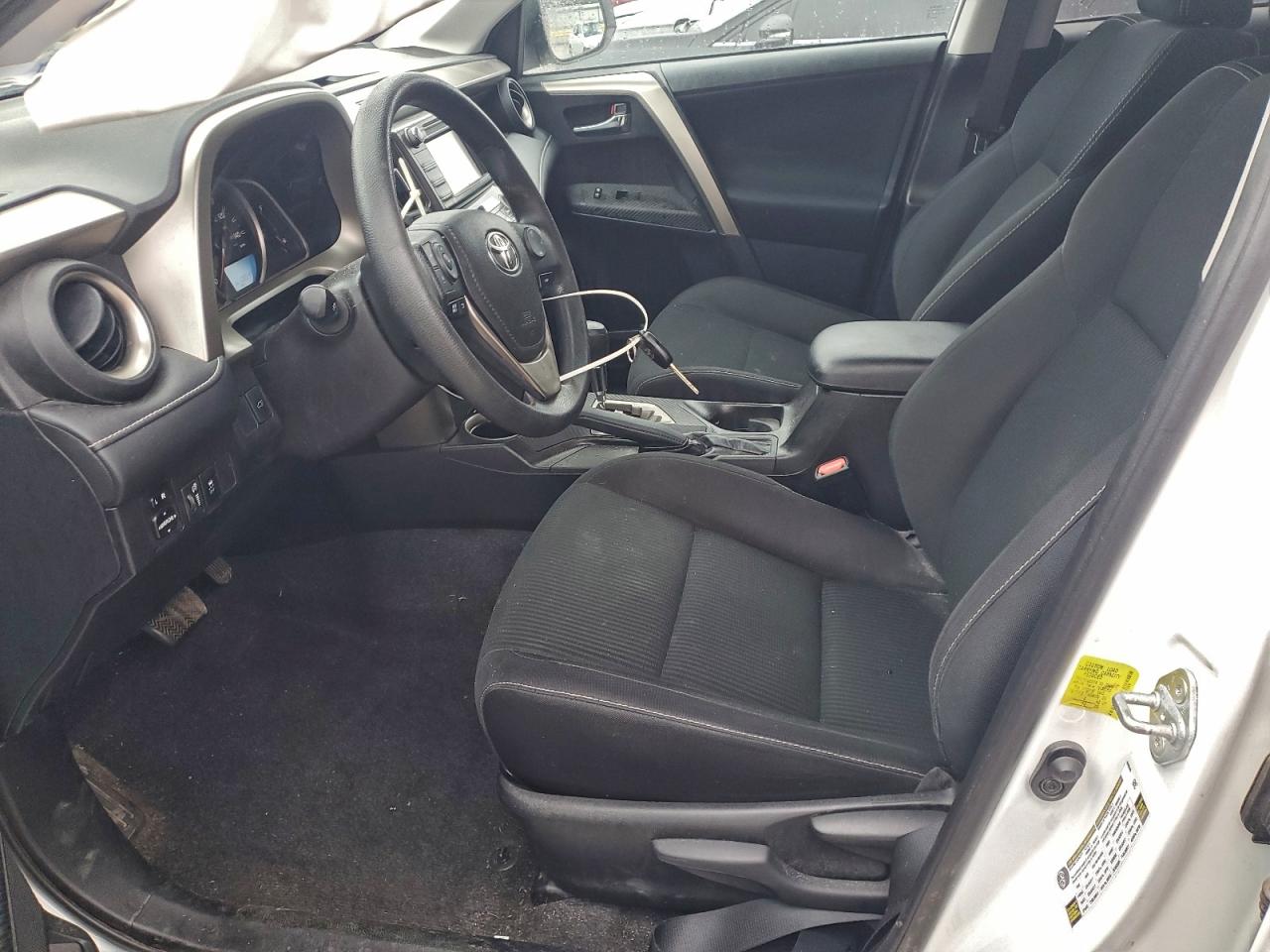 2015 TOYOTA RAV4 XLE photo 7