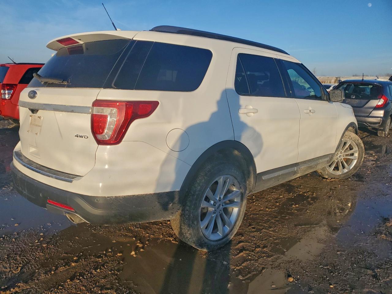 2018 FORD EXPLORER XLT photo 3