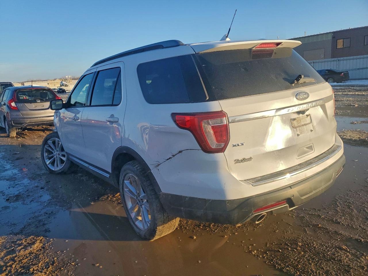 2018 FORD EXPLORER XLT photo 2