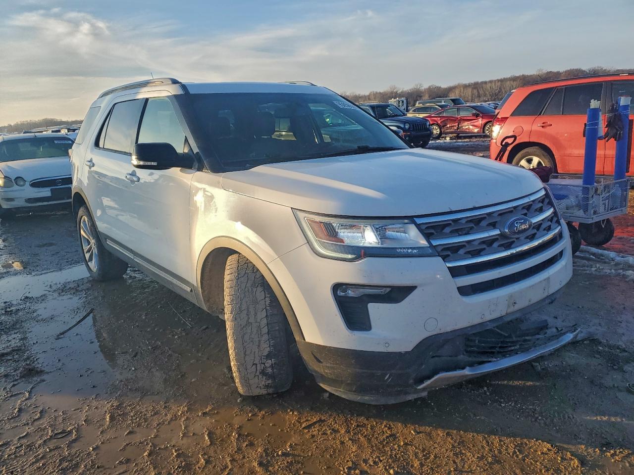 2018 FORD EXPLORER XLT photo 4