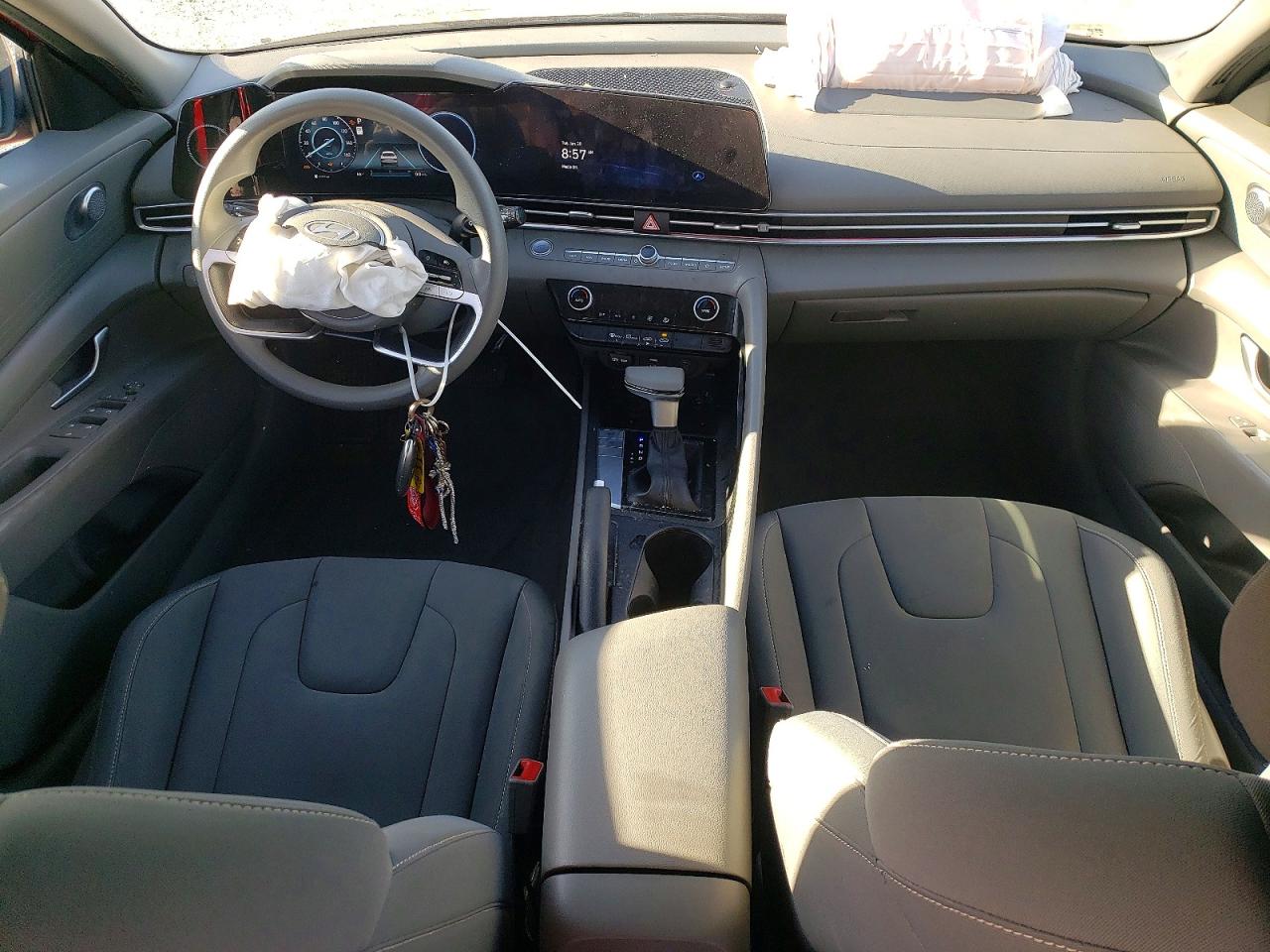 2024 HYUNDAI ELANTRA SEL photo 8