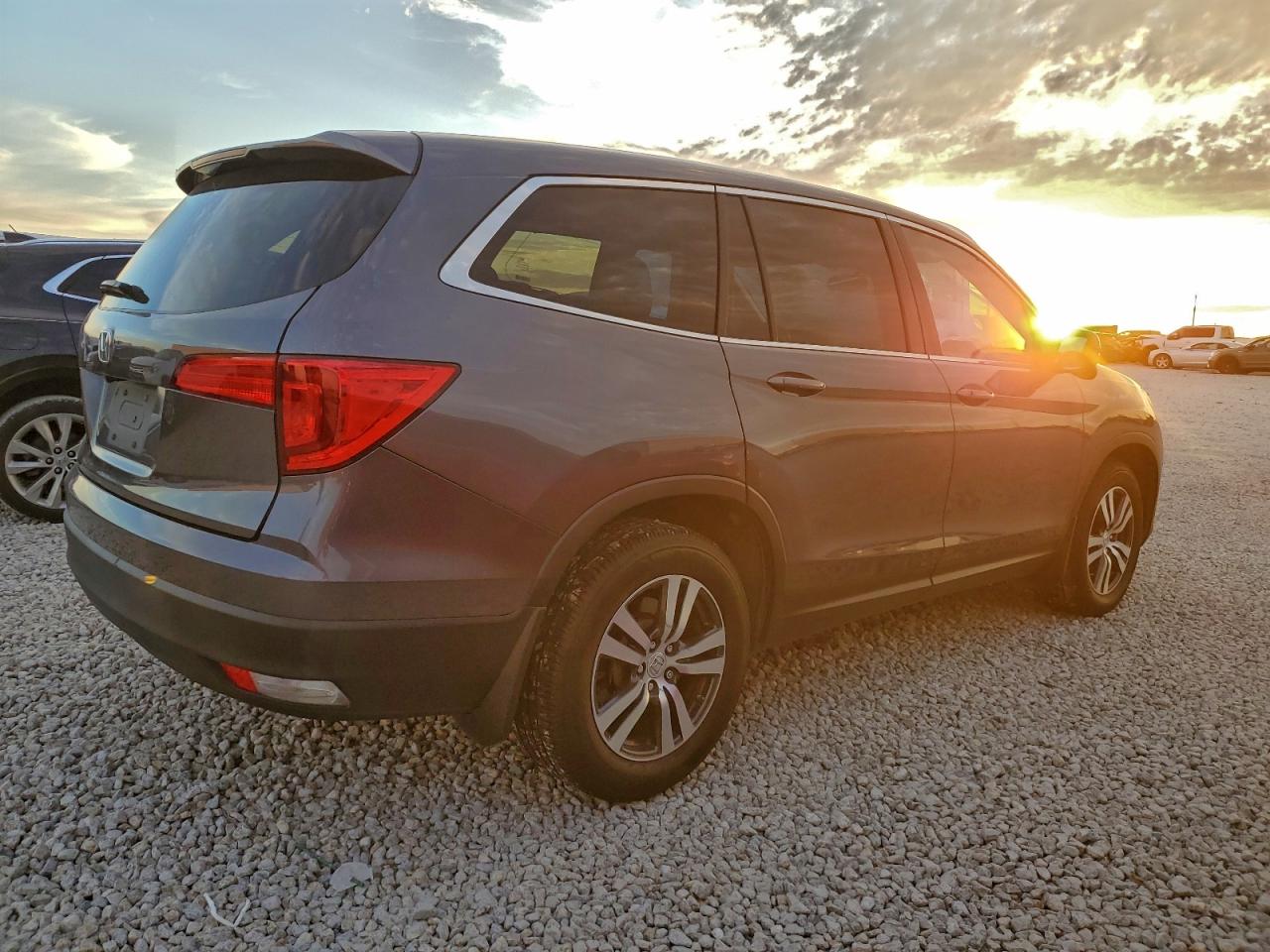 2016 HONDA PILOT EXL photo 3