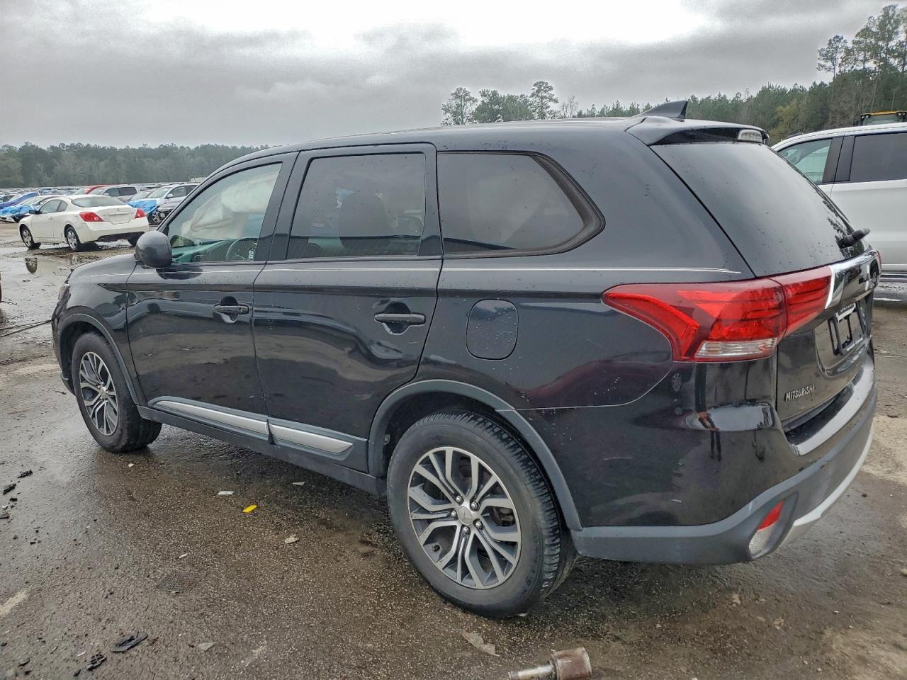 2018 MITSUBISHI OUTLANDER SE photo 2