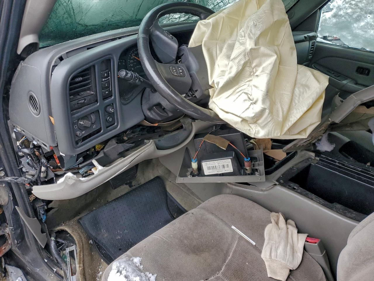 2004 GMC YUKON photo 15