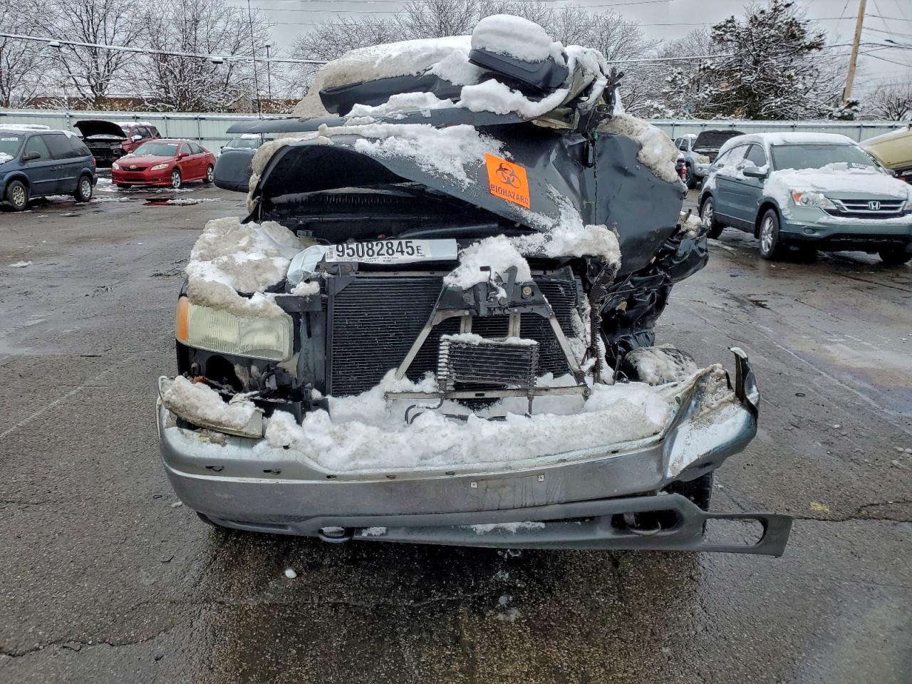2004 GMC YUKON photo 9