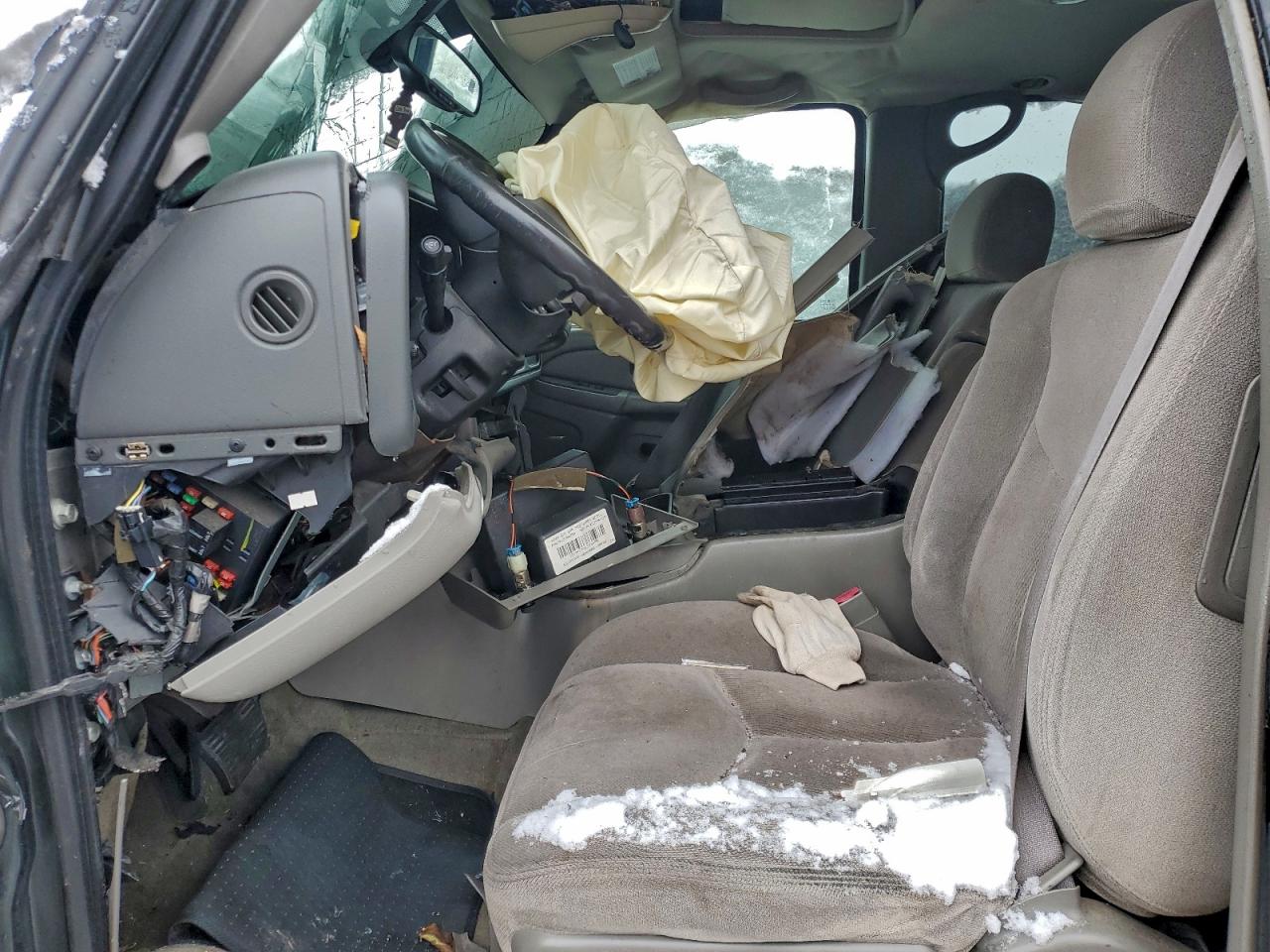 2004 GMC YUKON photo 13