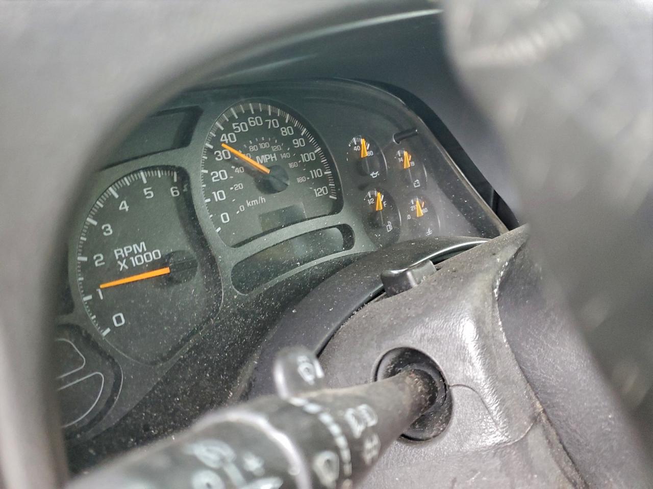 2004 GMC YUKON photo 17