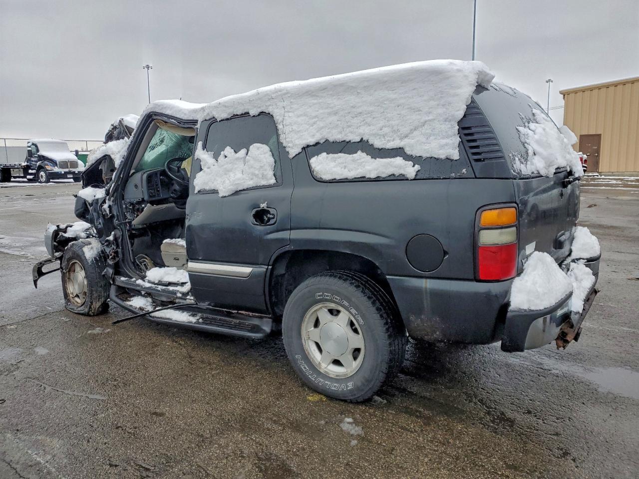 2004 GMC YUKON photo 3