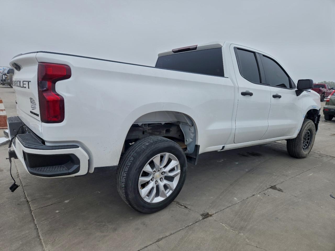 2019 CHEVROLET SILVERADO C1500 CUSTOM photo 3