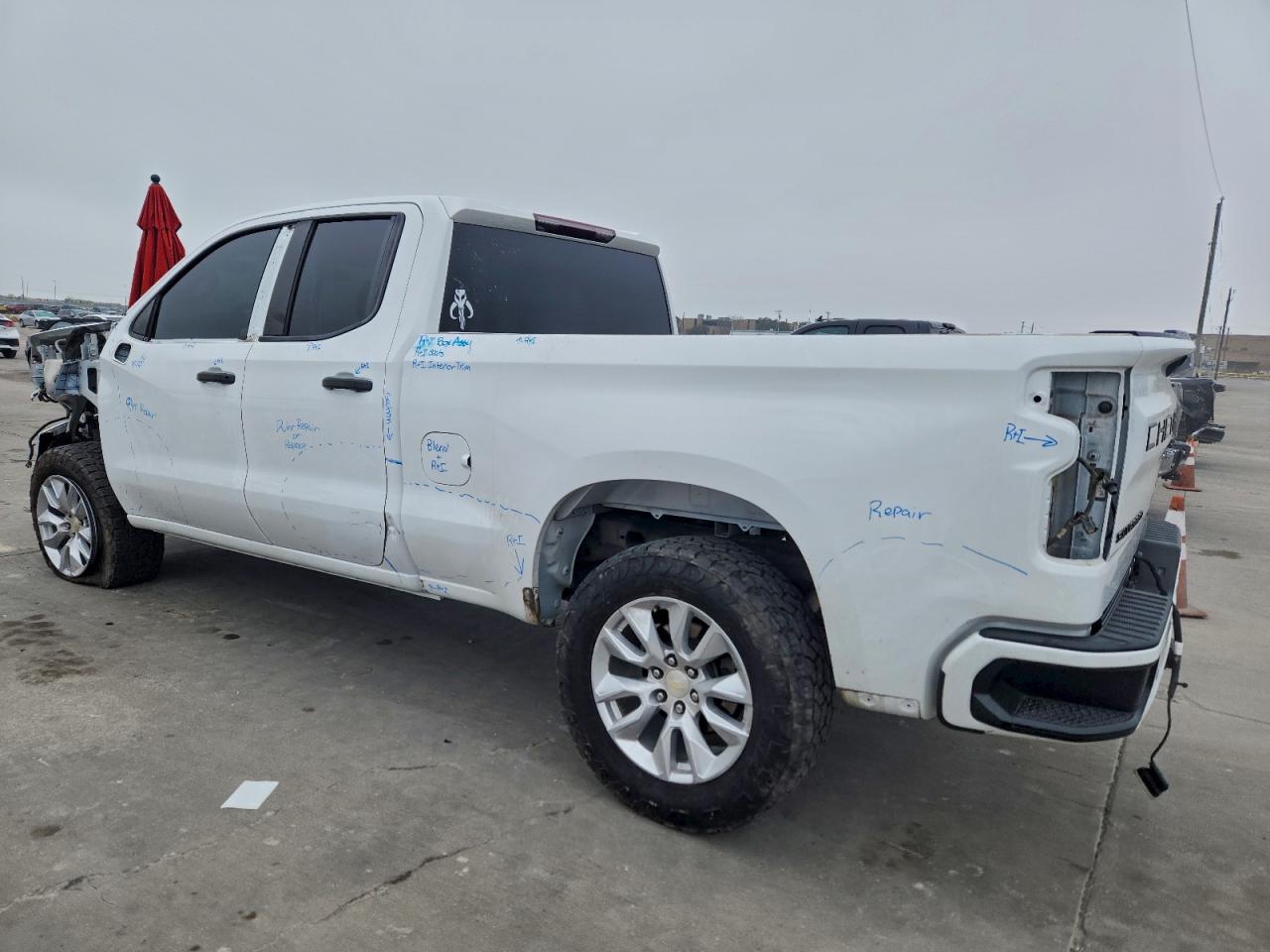 2019 CHEVROLET SILVERADO C1500 CUSTOM photo 2