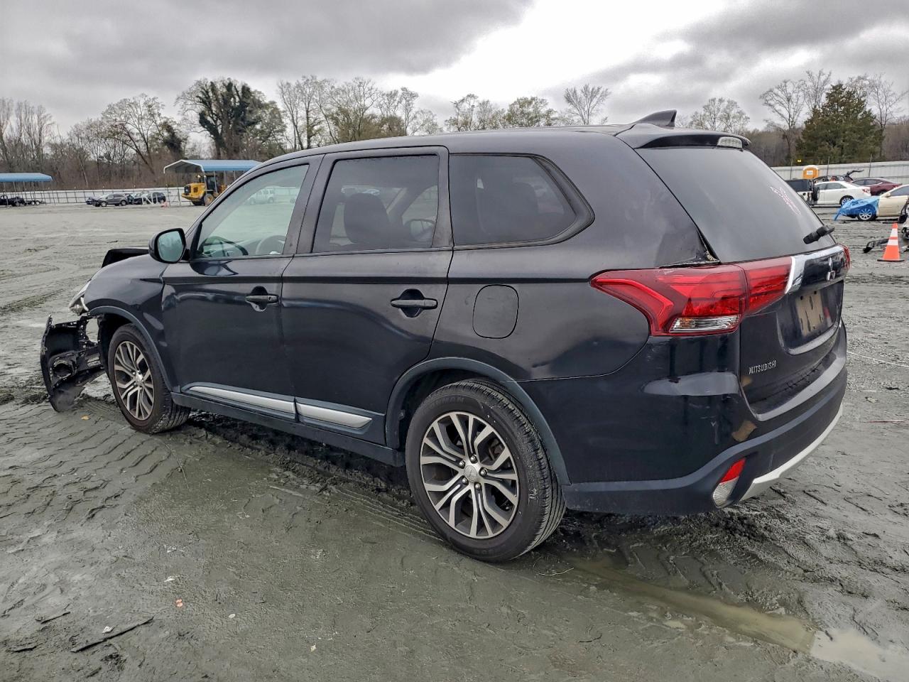 2018 MITSUBISHI OUTLANDER ES photo 2