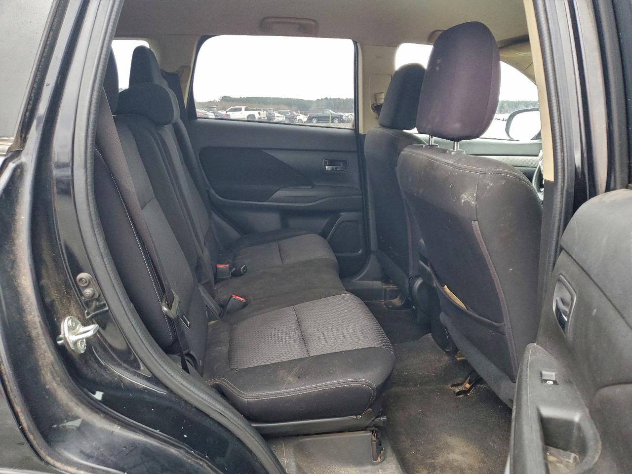 2018 MITSUBISHI OUTLANDER ES photo 11