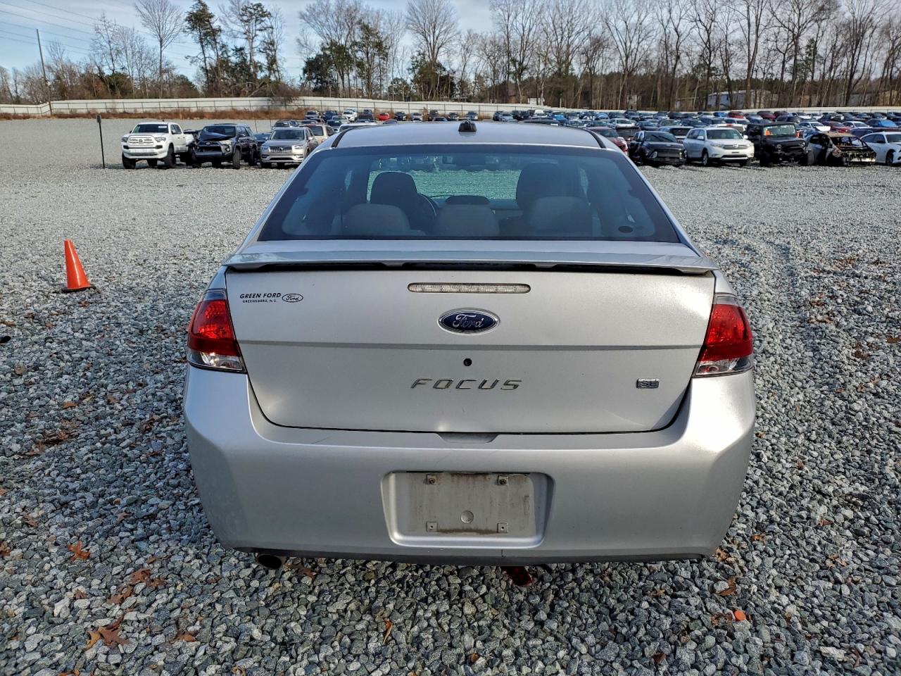 2009 FORD FOCUS SE photo 6