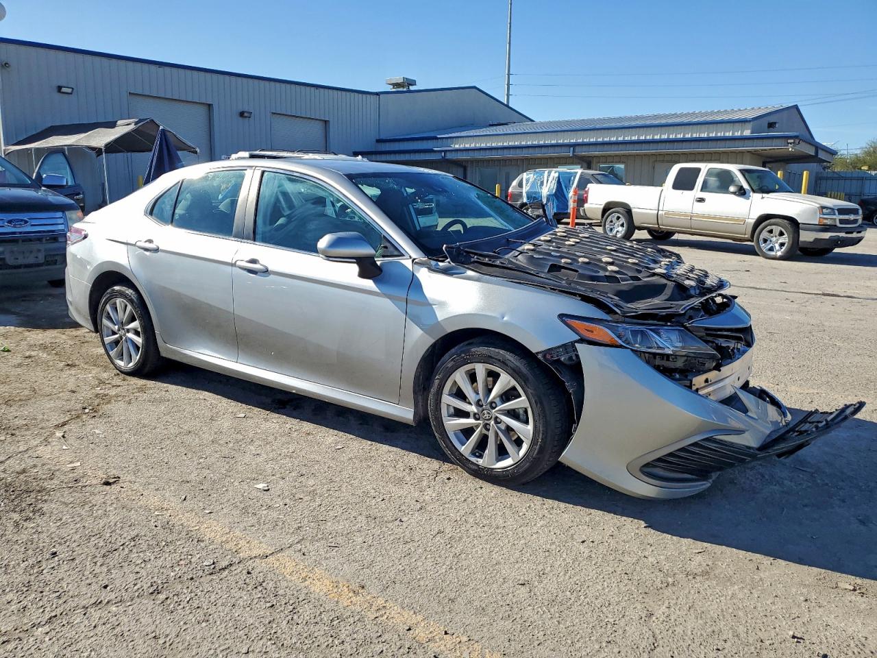 2023 TOYOTA CAMRY LE photo 4