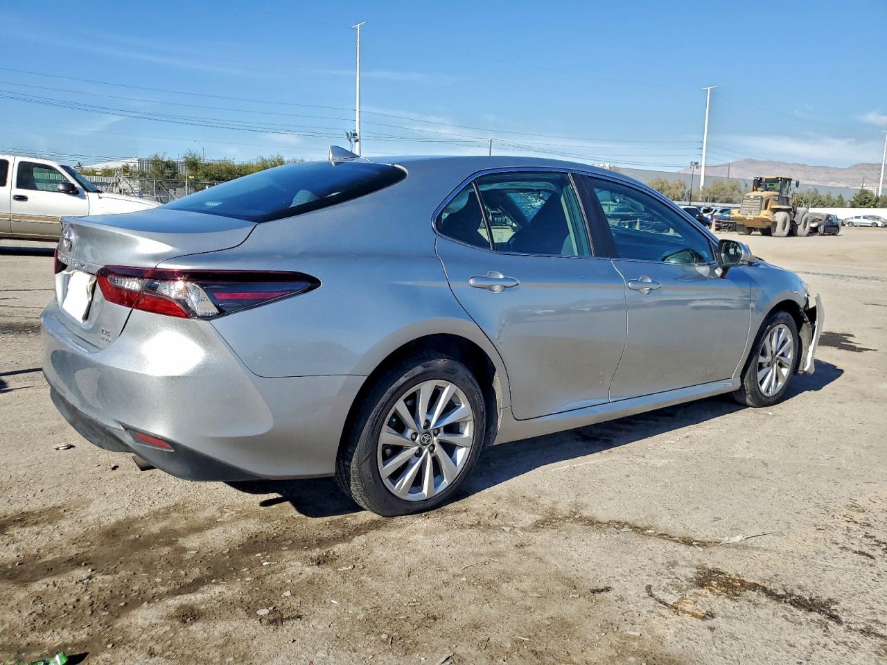 2023 TOYOTA CAMRY LE photo 3