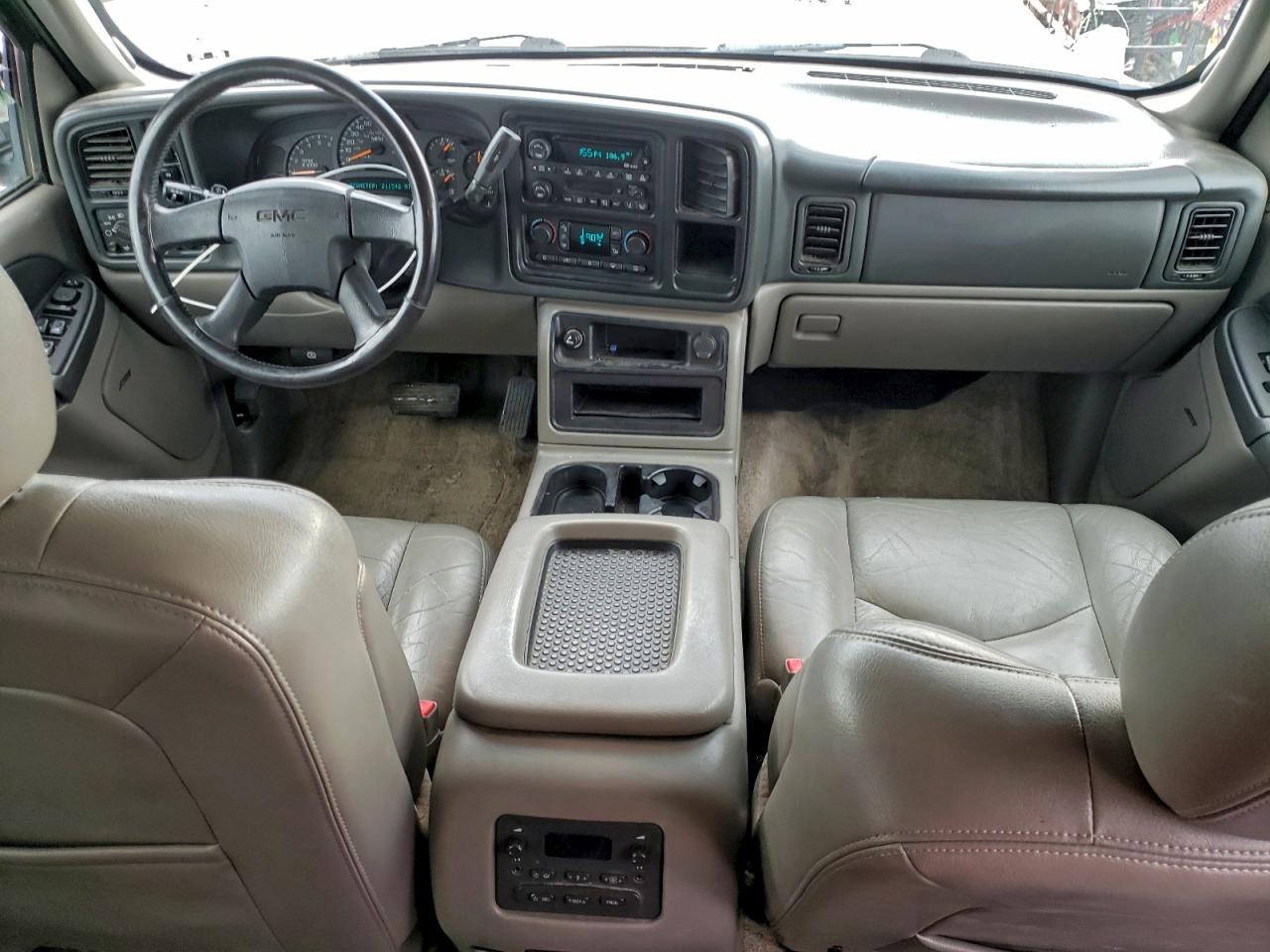 2003 GMC YUKON photo 22