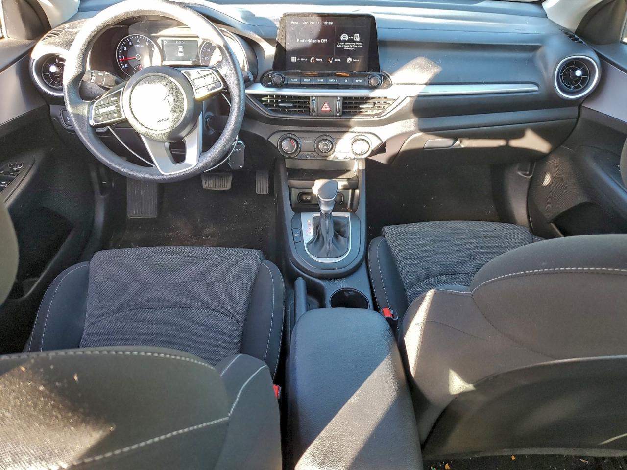 2024 KIA FORTE photo 15
