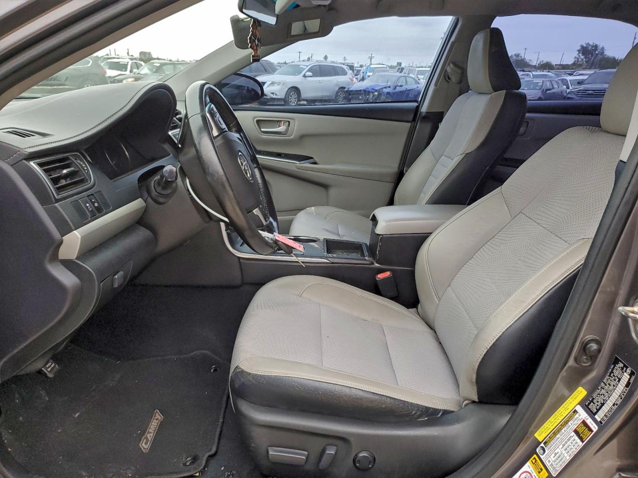 2016 TOYOTA CAMRY LE photo 7