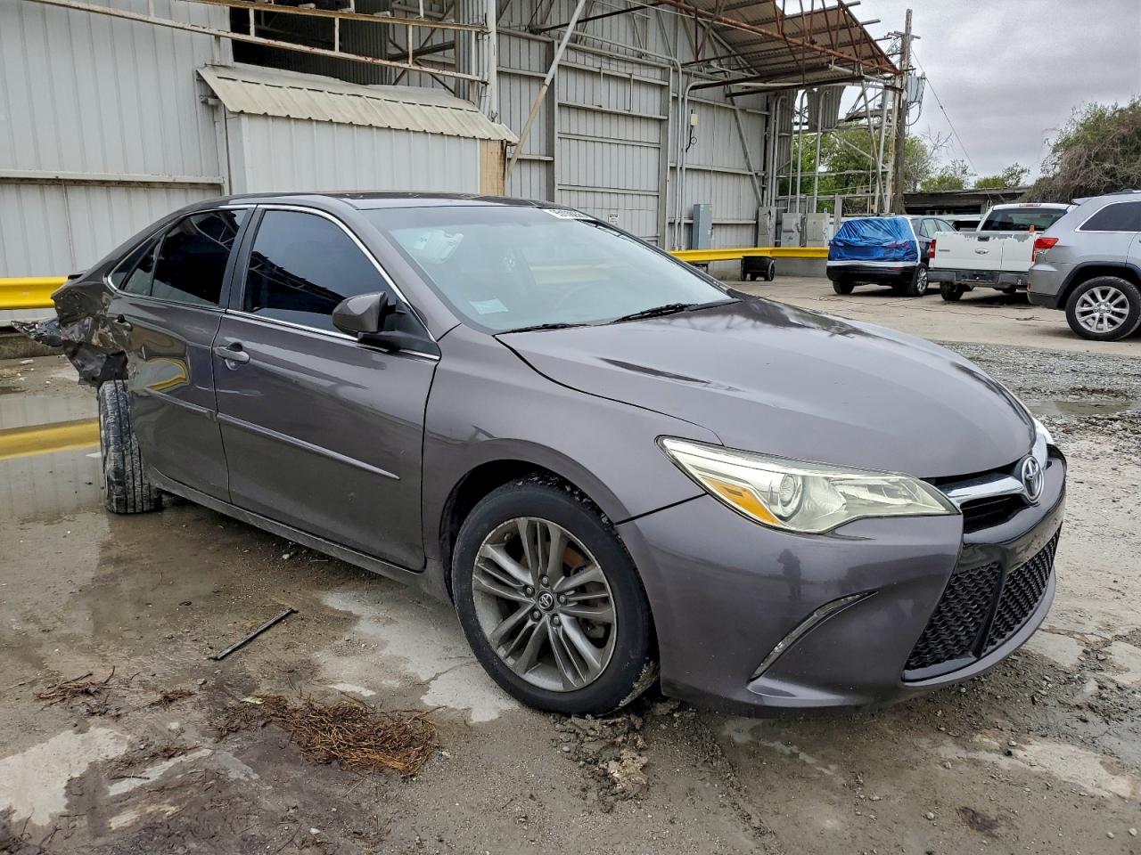 2016 TOYOTA CAMRY LE photo 4