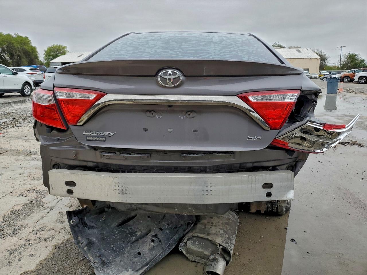 2016 TOYOTA CAMRY LE photo 6
