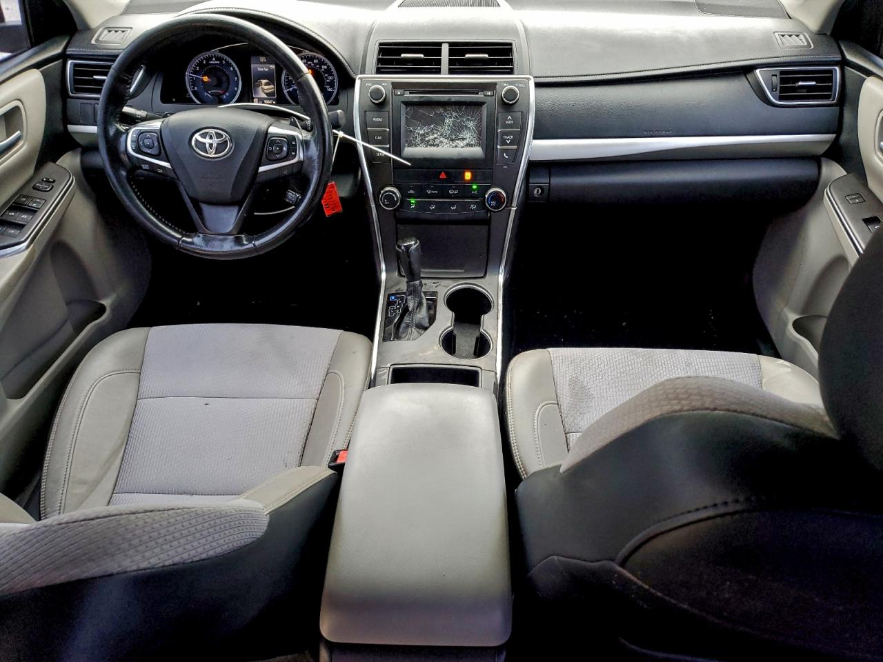 2016 TOYOTA CAMRY LE photo 8