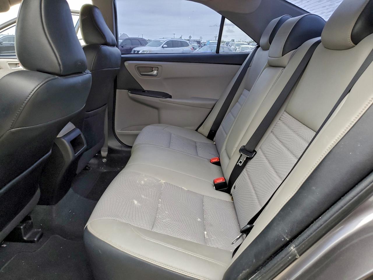 2016 TOYOTA CAMRY LE photo 10