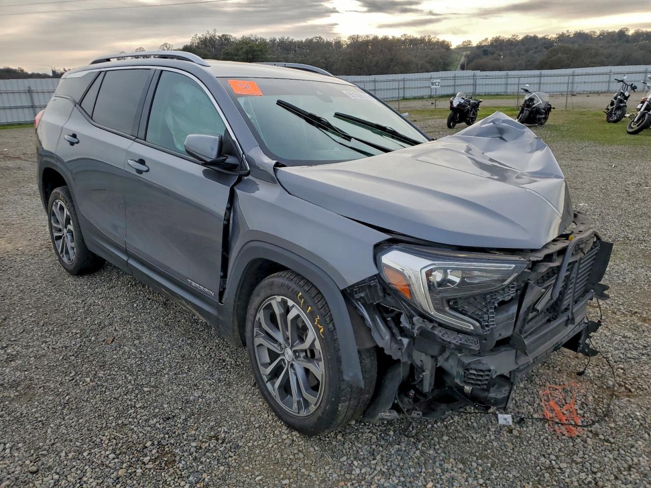 2018 GMC TERRAIN SLT photo 4