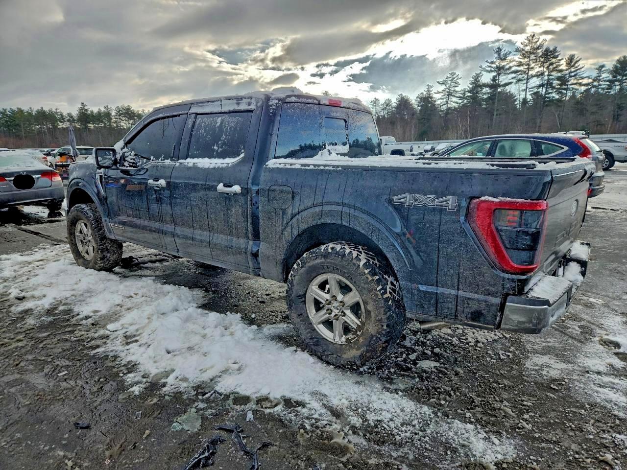 2024 FORD F150 XLT photo 2