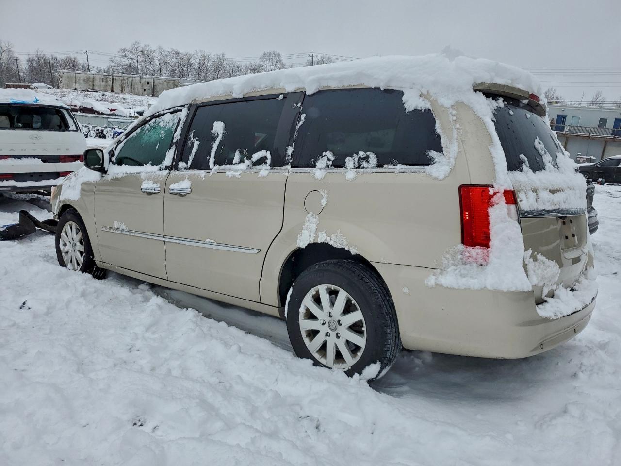 2012 CHRYSLER TOWN & COUNTRY TOURING L photo 3