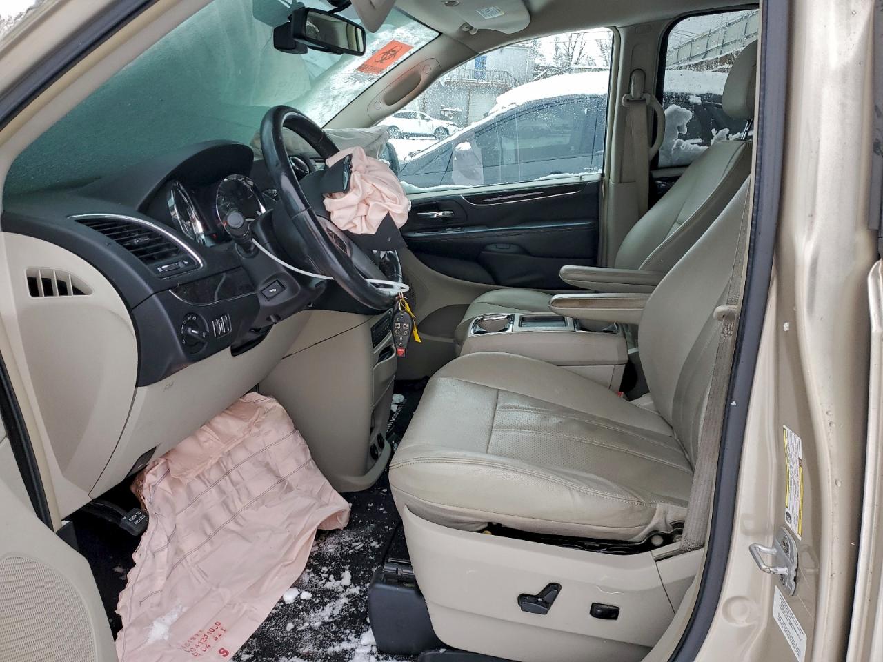 2012 CHRYSLER TOWN & COUNTRY TOURING L photo 13