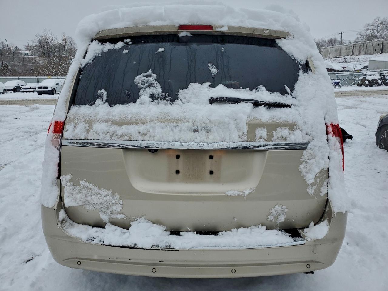 2012 CHRYSLER TOWN & COUNTRY TOURING L photo 11