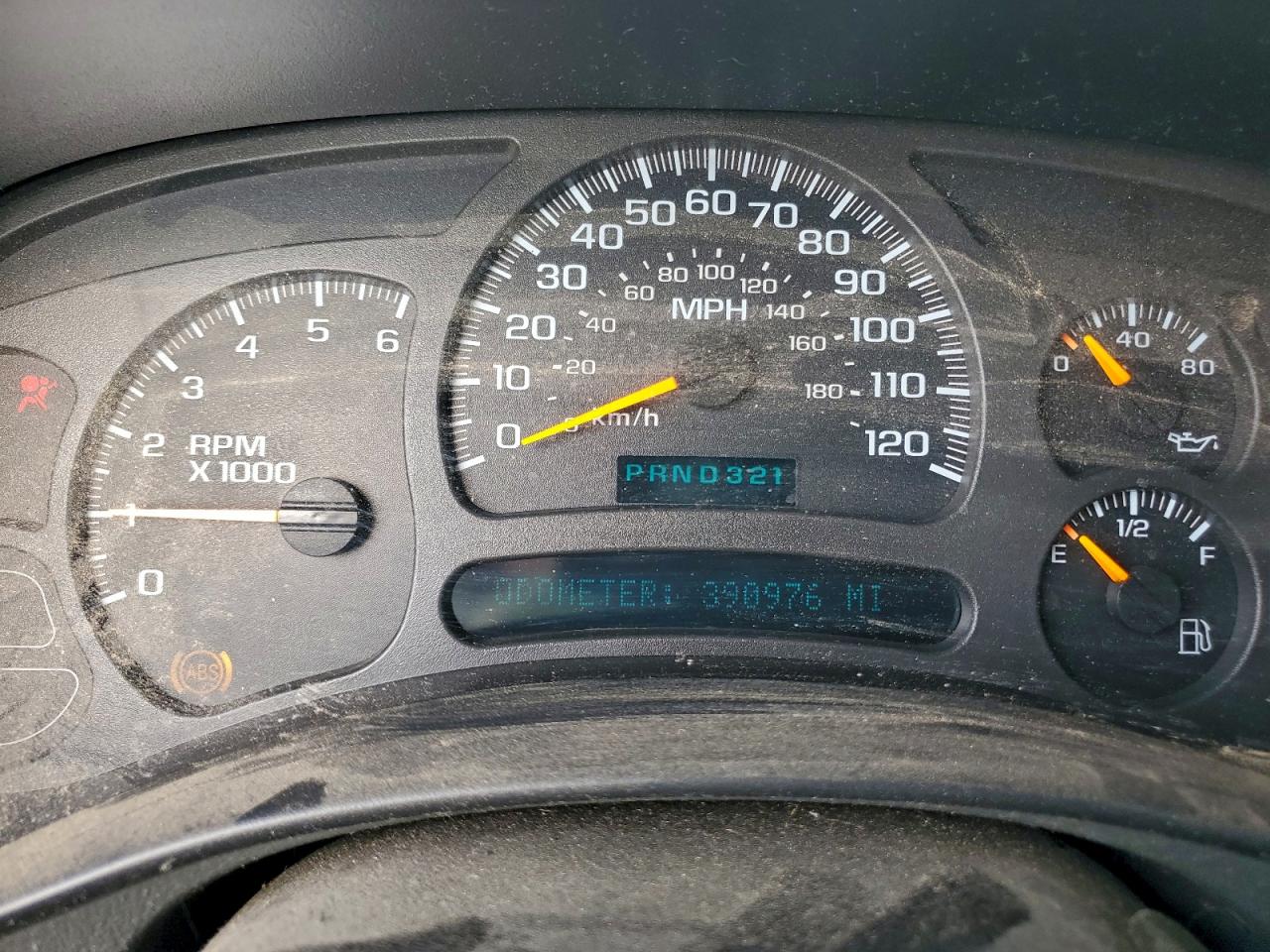 2004 GMC YUKON photo 17