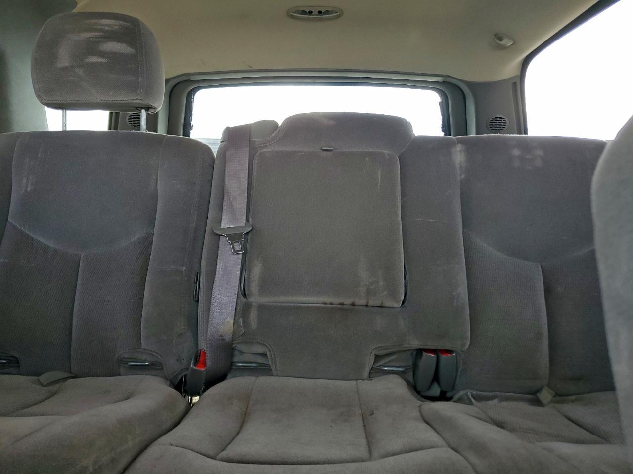 2004 GMC YUKON photo 19