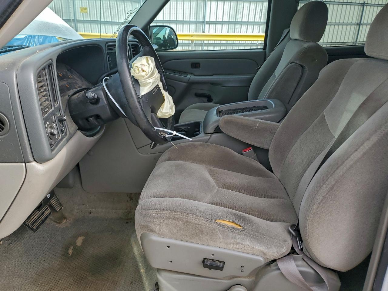 2004 GMC YUKON photo 13