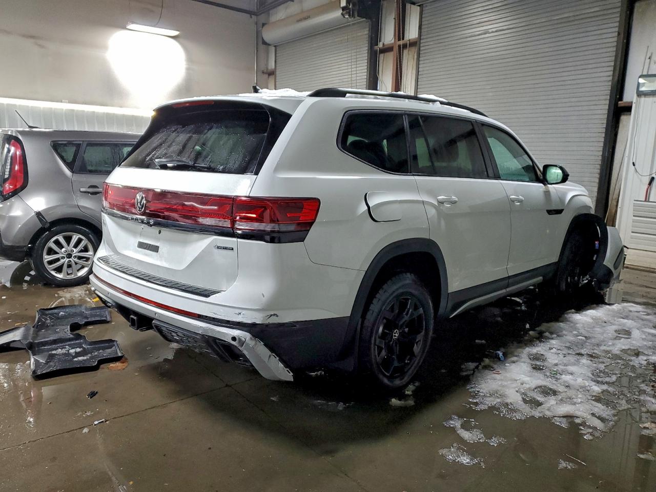 2024 VOLKSWAGEN ATLAS PEAK EDITION SE photo 3