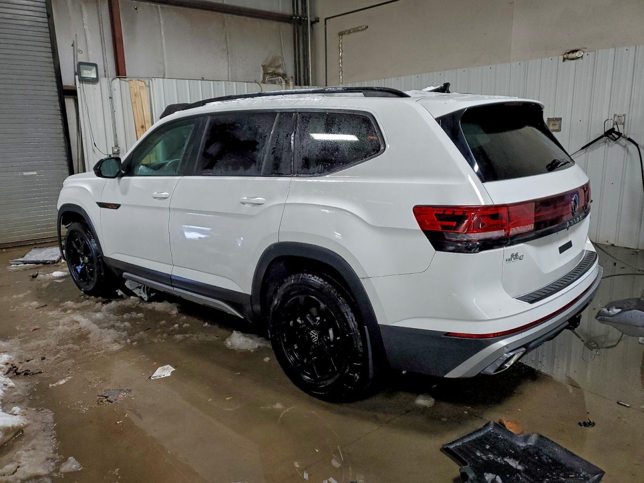 2024 VOLKSWAGEN ATLAS PEAK EDITION SE photo 2