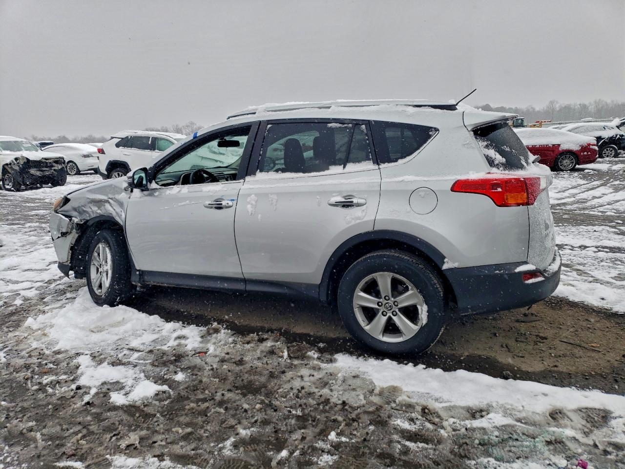 2015 TOYOTA RAV4 XLE photo 3
