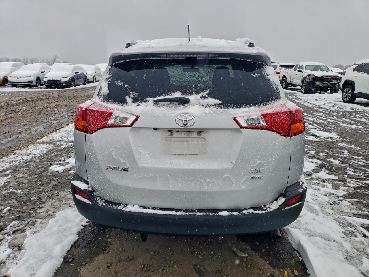 2015 TOYOTA RAV4 XLE photo 11