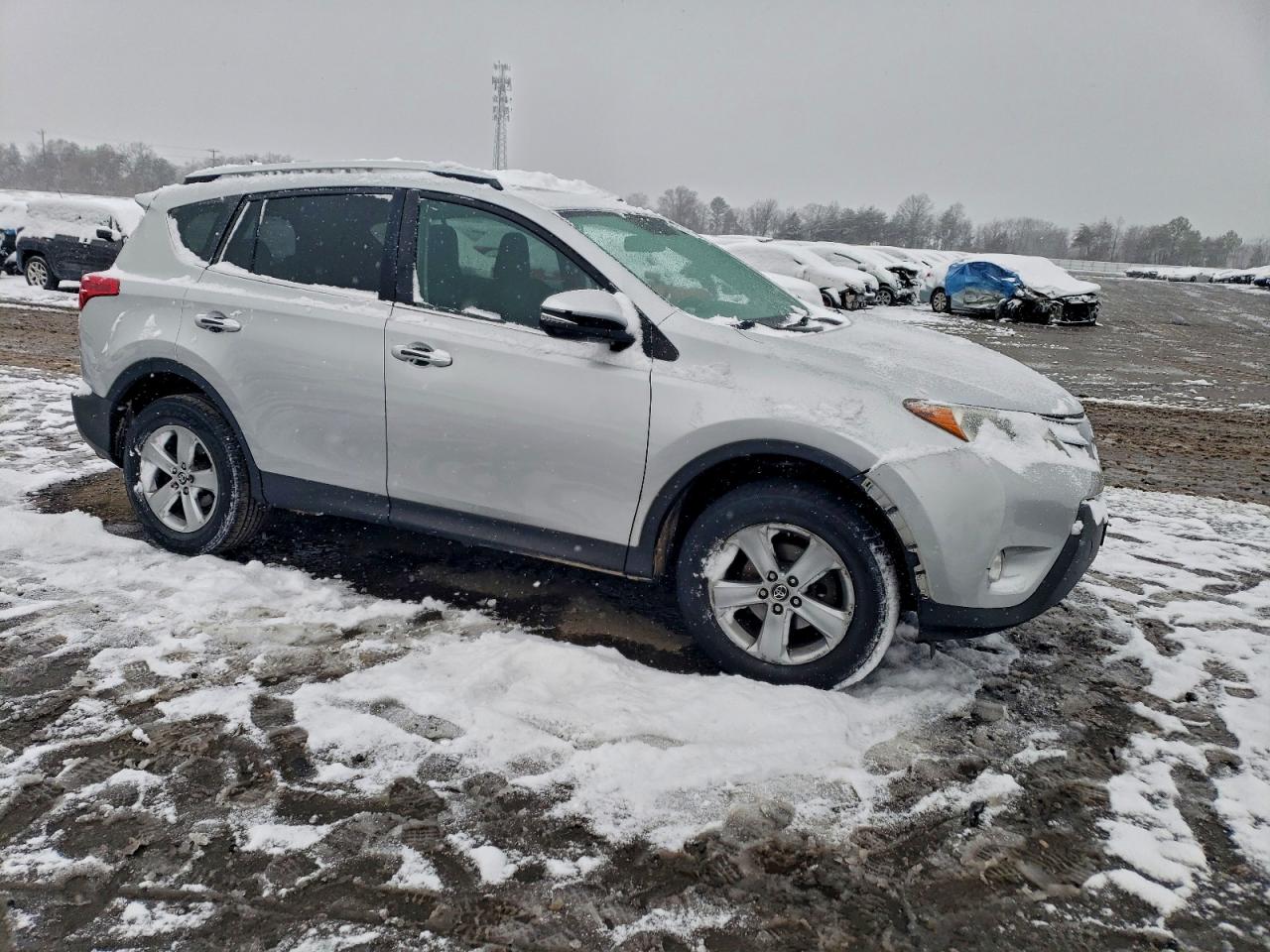 2015 TOYOTA RAV4 XLE photo 7