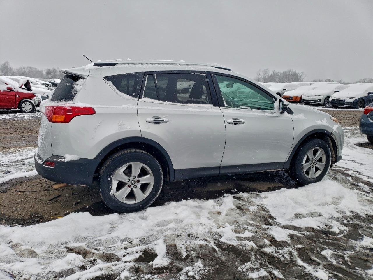 2015 TOYOTA RAV4 XLE photo 5