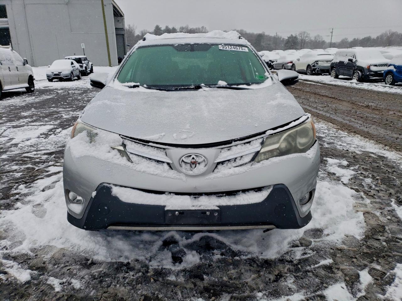 2015 TOYOTA RAV4 XLE photo 9