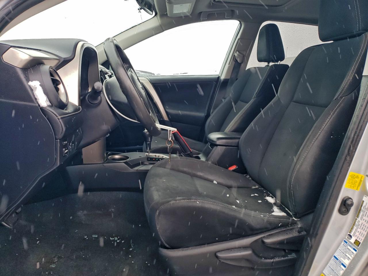 2015 TOYOTA RAV4 XLE photo 13