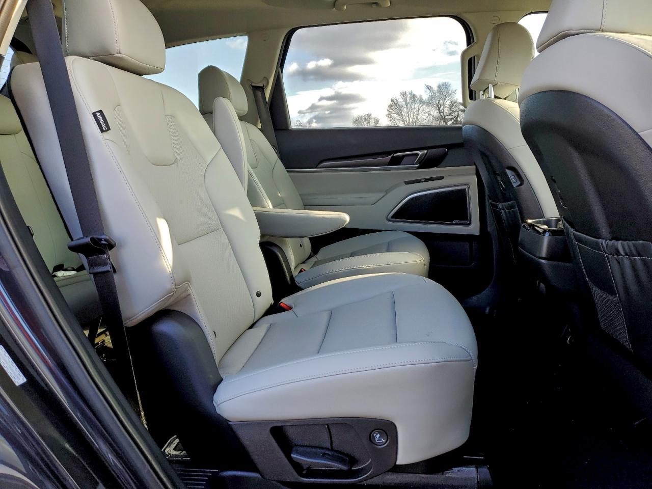2025 KIA TELLURIDE S photo 11